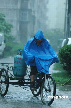 组图：“碧利斯”携风带雨影响台州