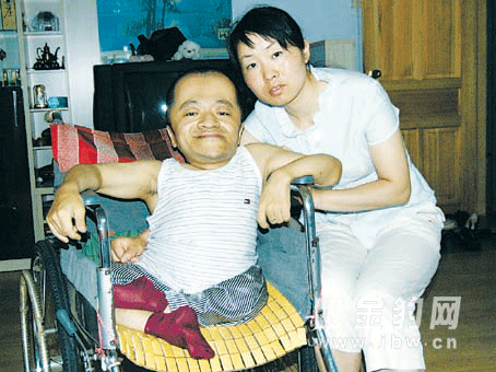 谭纯慧夫妇幸福的携手生活