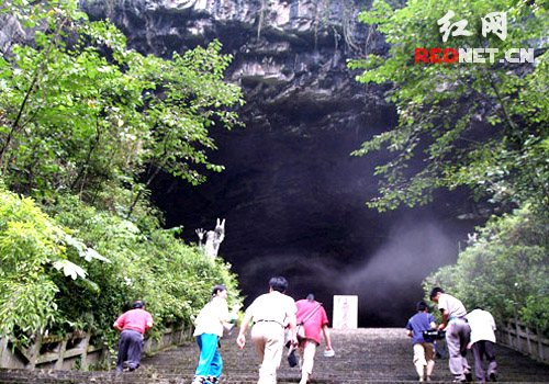 湘西乌龙山飞虎洞再现洞内云雾奇观组图