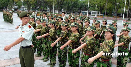 中国有1.8万少年军校 每年2000万少年儿童