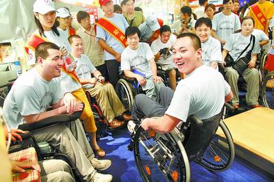 首届中国残疾人企业成果展举行