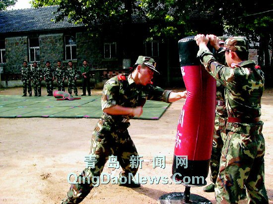 百余名战士个个都是精兵强将   武警青岛市支队担负着警卫,守卫,看押