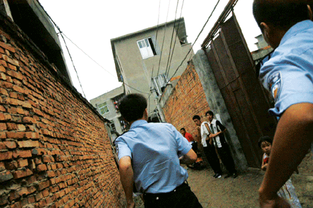 福州晋安远东村记者暗访公厕赌场