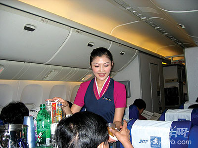 南航空姐换新装