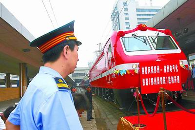 陇海铁路河南段实现电气化 京广、陇海两大干