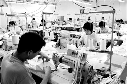 中国裁缝淘金故事: 重塑了欧洲纺织业中心 (图