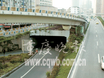 陈家坪立交隧道有灯未亮危险(图)