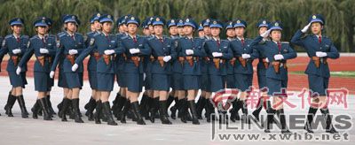长春空军航空大学阅兵 女飞行员精彩亮相