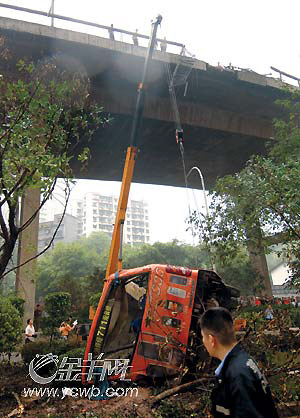 重庆特大车祸死29人