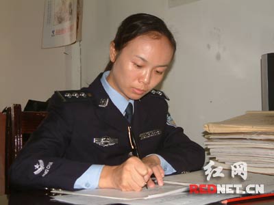平安使者杨莉永顺交警队伍中的警花