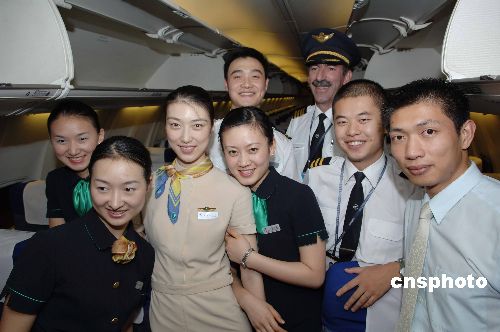 图:六十余名外籍机长服务深圳航空