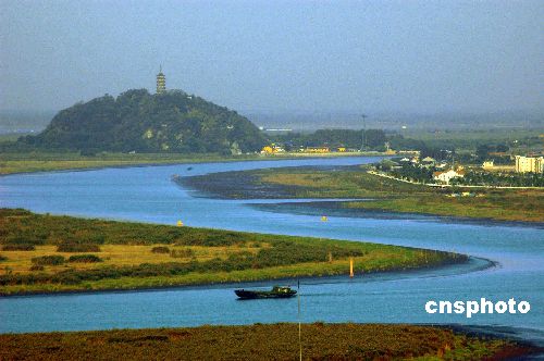 长江水位退落 船舶吃水超过3米禁止通过中游浅区