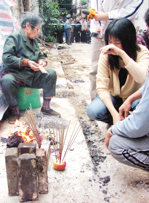 家属路祭死者 荔湾急查危房