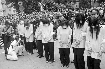 网上热评深圳警方公开处理卖淫女、嫖客事件 