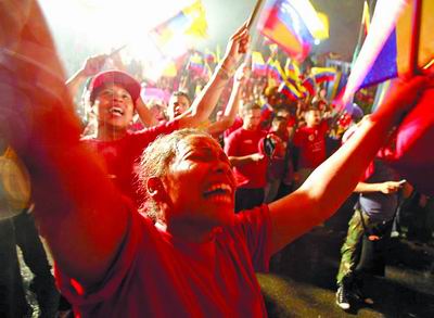 拉丁美洲反美斗士--查韦斯蝉联委内瑞拉总统_