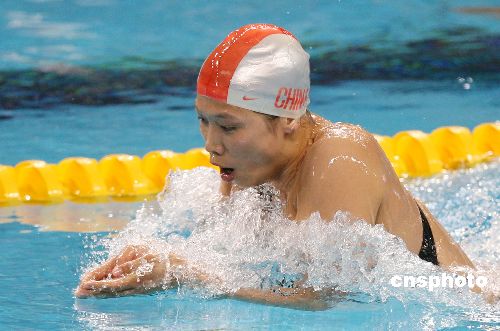 图:齐晖获得亚运会女子二百米蛙泳金牌
