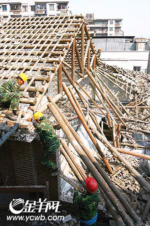 渔珠司法所坍塌险埋保安 楼房25年前曾倒塌