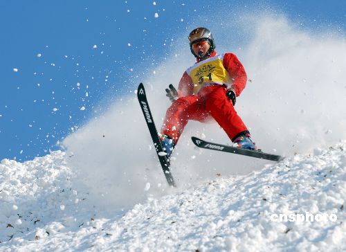 图:自由式滑雪空中技巧世界杯在吉林开赛