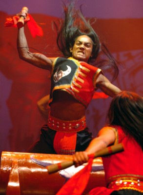 组图:风情浓郁的佤族舞蹈