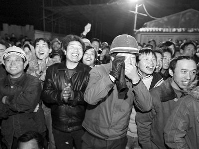 劳动者最光荣主题晚会在郑州举行 歌声献给打
