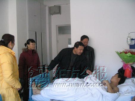 新闻中心 综合 > 正文         库尔勒政法委副书记到医院看望陈家兵