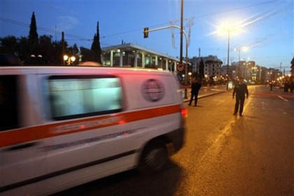 图文：希腊警方封锁交通