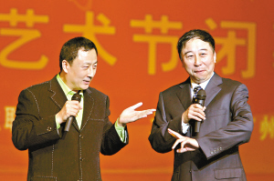 冯巩受聘大学生艺术顾问