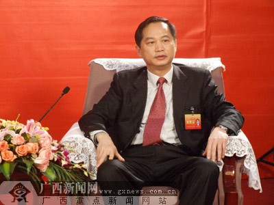 贵港市长赖德荣:抓好支柱产业 壮大经济总量