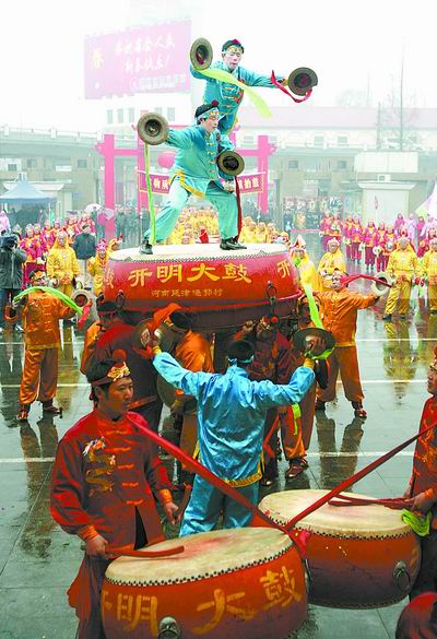 赏民俗品名吃　春节庙会逛个够