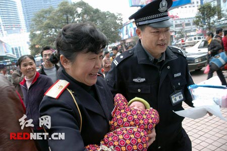 自动贩卖机_贩卖人口犯黄桂花