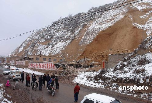 图:山西省蒲县发生山体滑坡致两死三伤