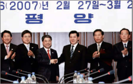 朝与韩美日展开三地会谈以落实《213共同文件