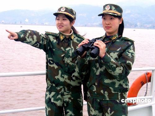 谁说女子不如男 中国海警女警花不爱红装爱武装