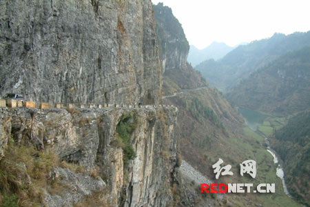 [大山里的新农村]奇迹篇:十八湾村愚公移山志