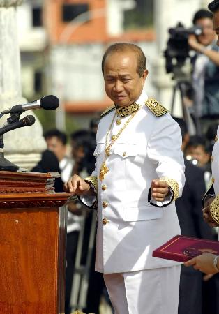 柬埔寨前首相亏空公款被判18个月监禁(图)