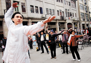 广州每年万人患“帕金森”