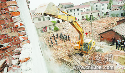 汉阳拆除违规建筑 部分村民曾多次强建房要求