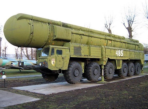 图片说明:俄罗斯ss-20洲际弹道导弹发射车
