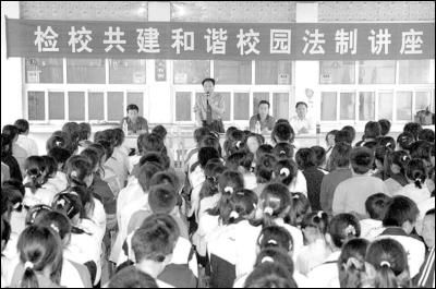 河南浚县:深入中学开展法制宣传教育