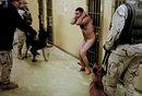 美国媒体称最新文件显示美军虐囚范围更为广泛