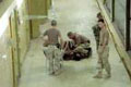 美军报告承认在关塔那摩用女兵武力审问囚犯