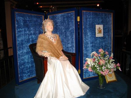 图文:加拿大维多利亚风光--蜡像馆的英国女王像