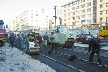 203路有轨电车轨道改造工程部分路段已铺轨完