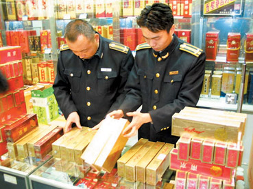 南京市烟草专卖局在公安部门的配合下,组织各分局专卖稽查人员,对南京