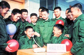 为使新战士过好第一个新年,元旦前夕,武警江苏总队南京市支队在新兵