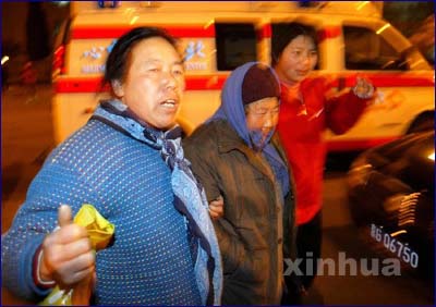 组图:北京密云灯展踩踏事故死伤者家属赶往医院