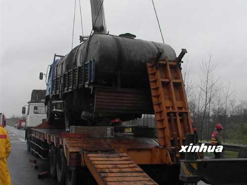 组图:京沪高速公路发生燃爆事故 没有人员伤亡