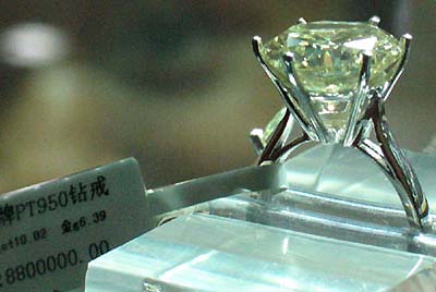 贵重钻石亮相南京 重10克拉标价880万(图)_新