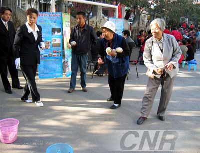 大连社区:老年趣味运动会喜迎重阳节(图文)