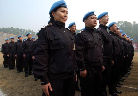 图文:广东防暴警察将赴海地维和(2)